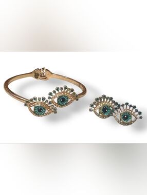 Betsey Johnson 'The Eyes Have It' Bracelet & Earring Set